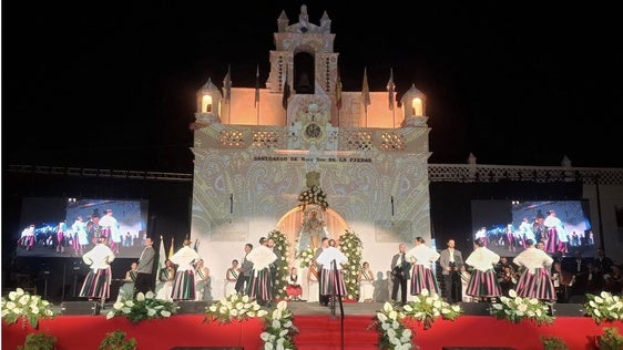 El acto central protagoniza la jornada festiva por las fiestas patronales