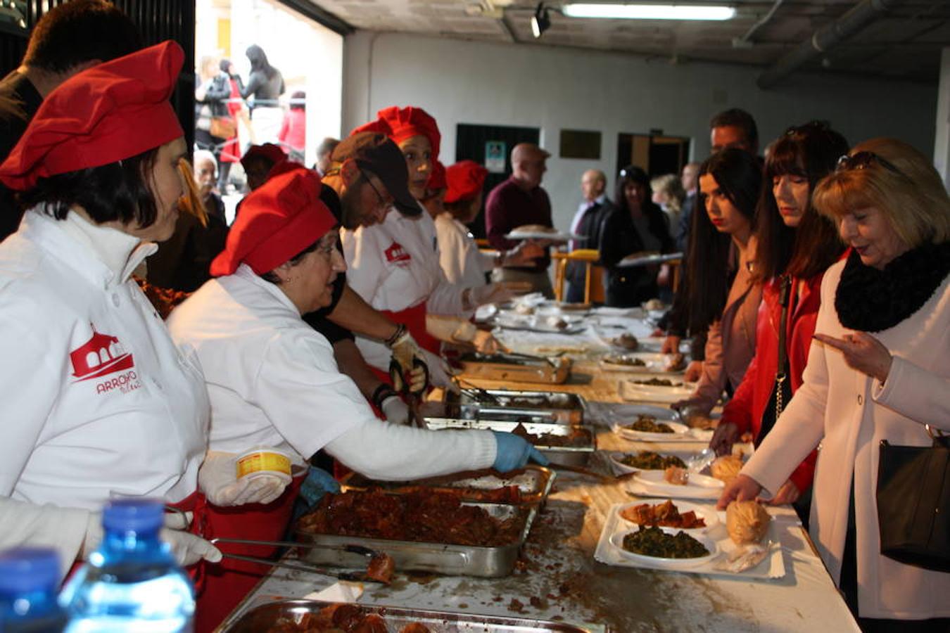 Durante los días 16 y 17 de febrero se celebró la fiesta de las Coles con Buche, batiendo el récord al repartir 1.356 raciones. Además de la degustación popular, hubo varias actividades dentro del mismo marco; exposiciones, talleres infantiles, el cocinero de Aurelio Gallardo, un Showcookin con Antonio Granero y la visita guiada 'Sabores con Historia', con las explicaciones de Verónica Molano, técnico de la Oficina de Turismo
