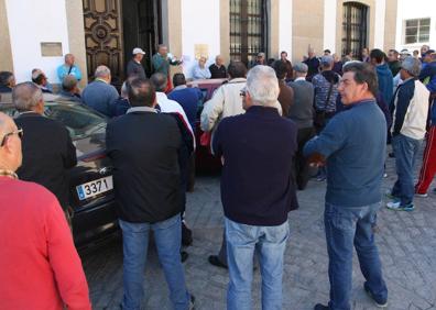 Imagen secundaria 1 - Arroyo volvió a echarse a la calle por la defensa de las pensiones