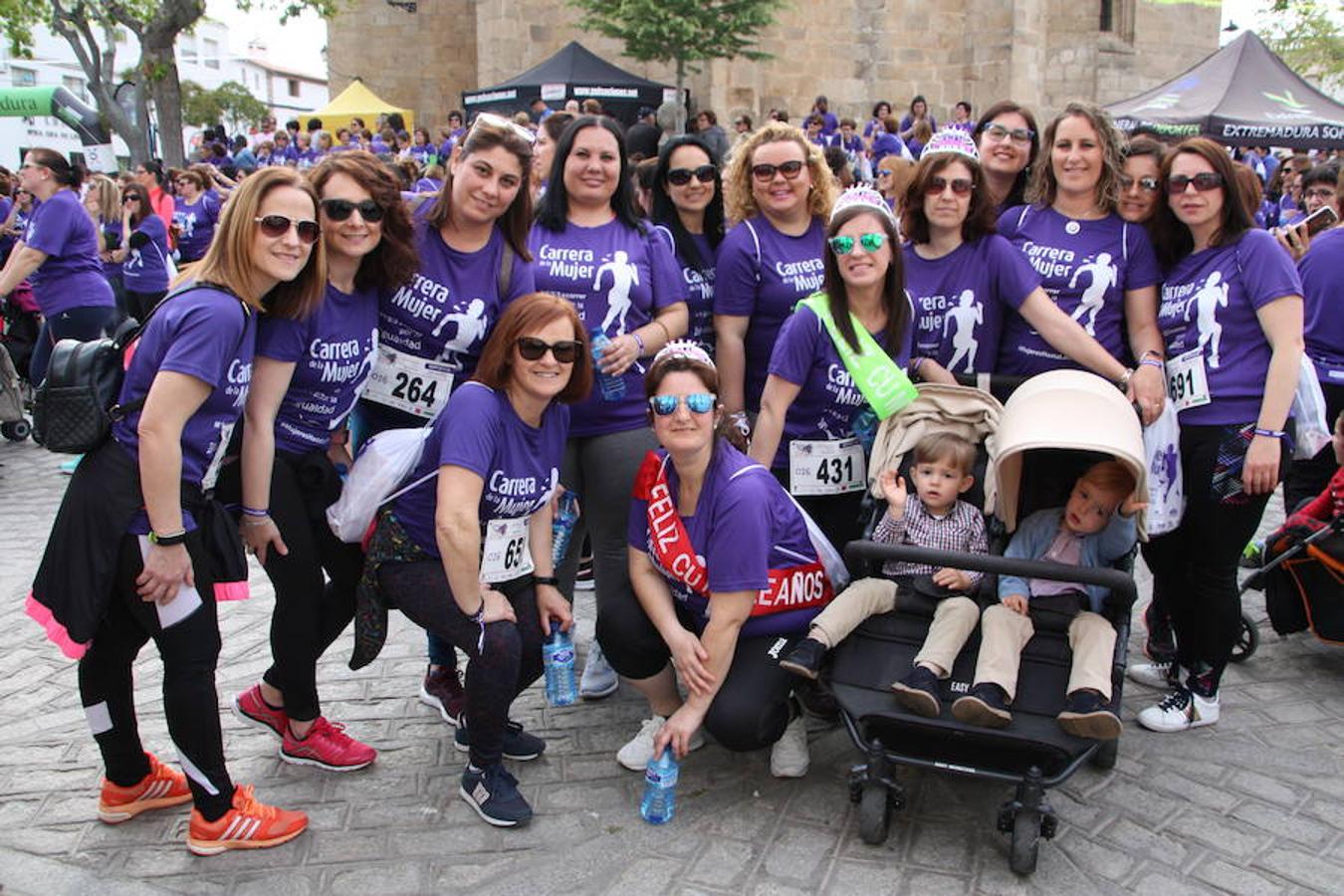 Un grupo de amigas celebran sus cumpleaños durante la carrera