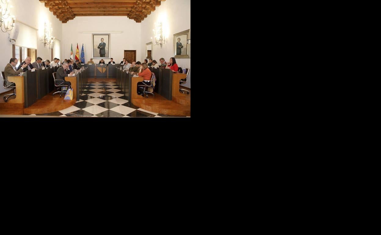 La Diputación de Cáceres tendrá 17 caras nuevas y ocho mujeres en los 25 escaños