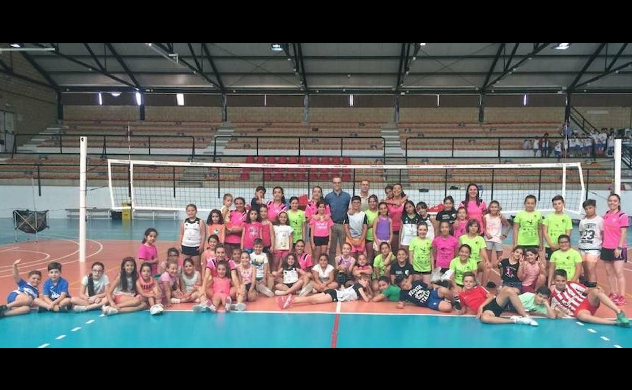 El alcalde de Arroyo de la Luz, Carlos Caro, clausura el SunVolley 6.0 en el que se mezclaron deporte y ocio