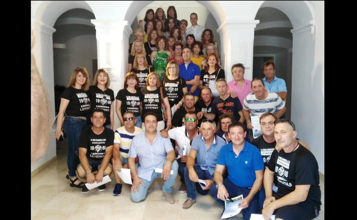 El Ayuntamiento de Arroyo de la Luz recibe a la generación del 69