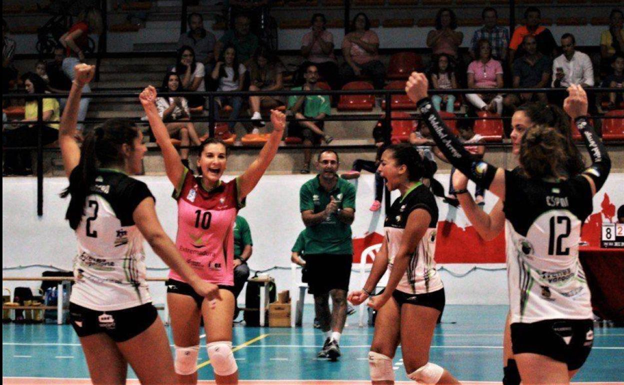 El Extremadura Arroyo aplasta al Rivas (0-3) y se aúpa al liderato del Grupo A de SF2