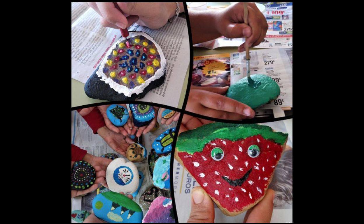 Algunas de las piedras que están decorando los escolares. 