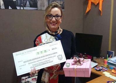 Imagen secundaria 1 - El colegio público Ntra. Sra. de la Luz hace entrega del cheque solidario a la AECC