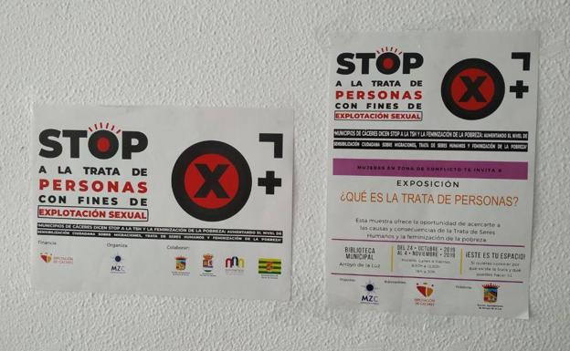 Imagen principal - La exposición puede visitarse en la entrada de la Casa de Cultura de Arroyo de la Luz. 