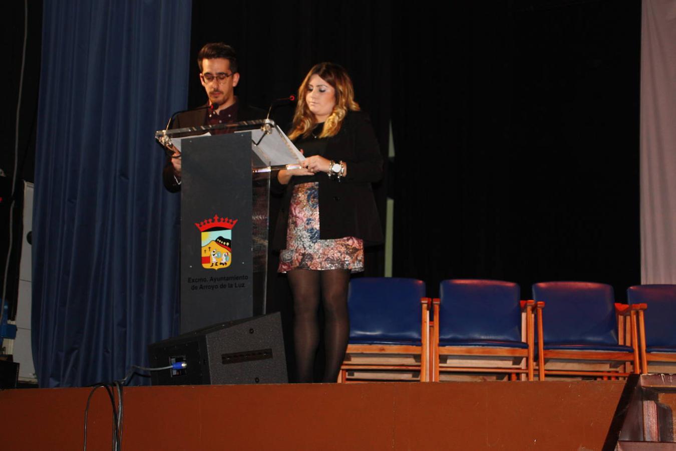 Autoridades y premiados tras la entrega de premios. 