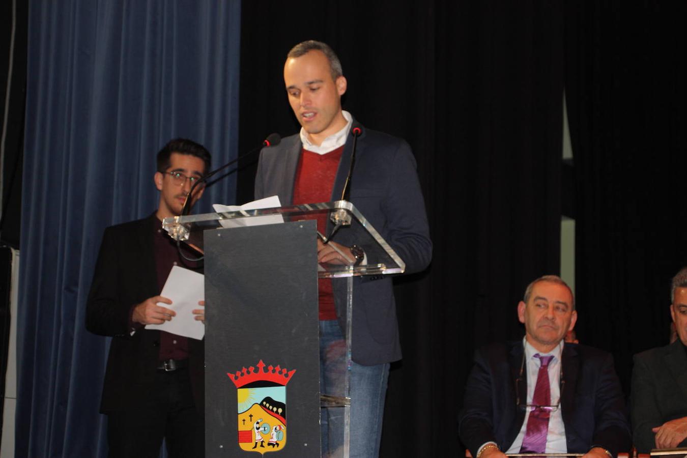 Carlos Caro, alcalde de la localidad, dedicó unas palabras a todos los premiados y asistentes a la gala.