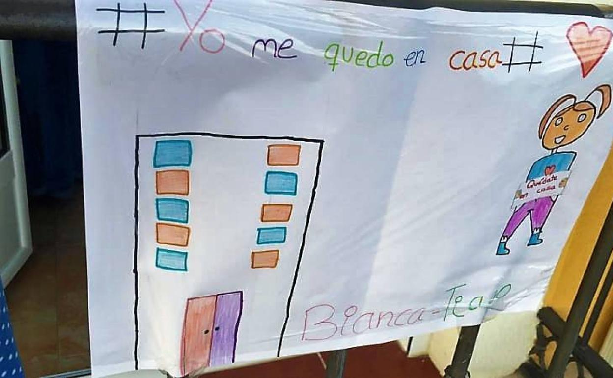 En Arroyo de la Luz, los más pequeños decoran las ventanas y balcones.