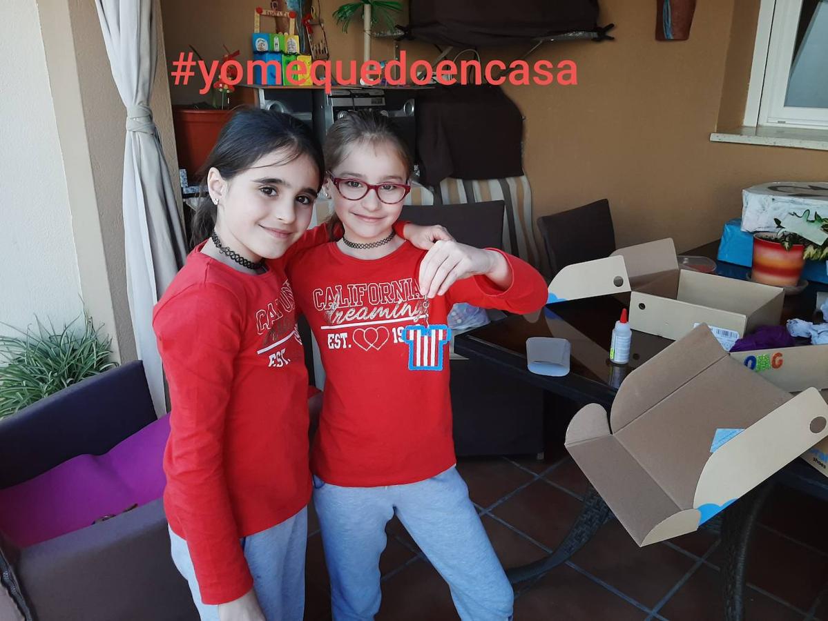 Fotos: Los más pequeños cuelgan mensajes de ánimos en sus balcones