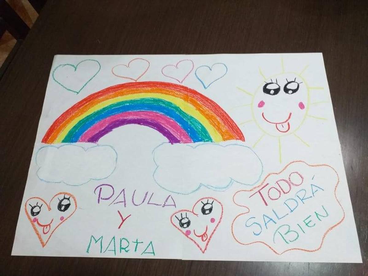 Fotos: Los más pequeños cuelgan mensajes de ánimos en sus balcones