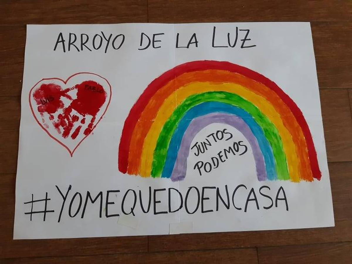 Fotos: Los más pequeños cuelgan mensajes de ánimos en sus balcones