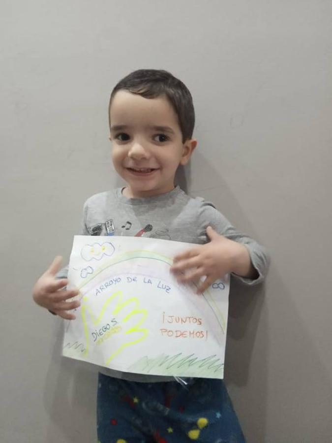 Fotos: Los más pequeños cuelgan mensajes de ánimos en sus balcones