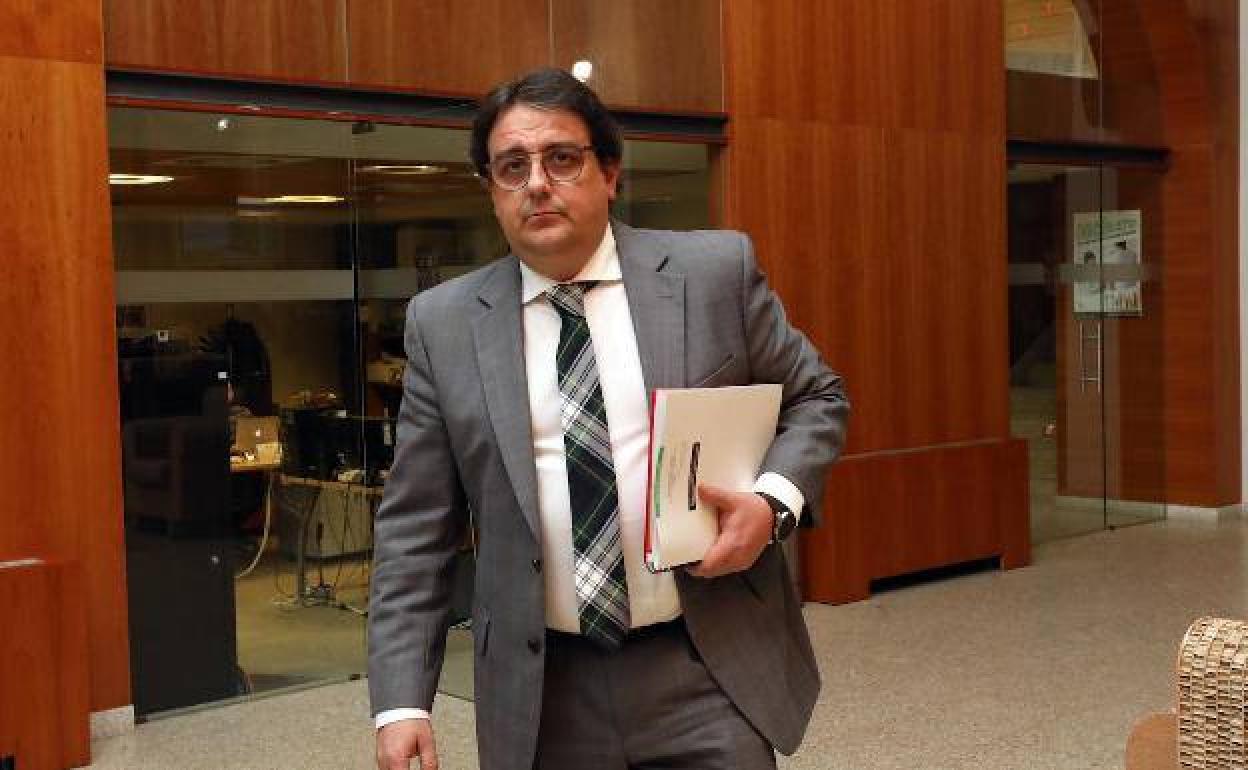 El vicepresidente segundo de la Junta y consejero de Sanidad, José María Vergeles. 