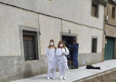Imagen secundaria 1 - Reparto de material de protección. 