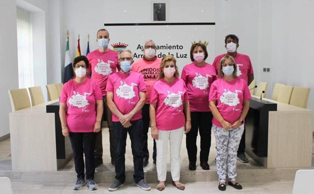 El Ayuntamiento de Arroyo de la Luz recibe a la directiva de la Junta Local de la AECC. 