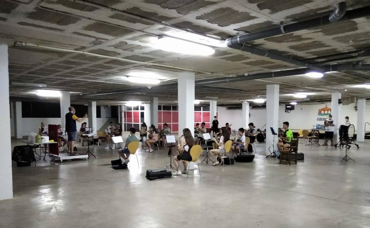 Banda de música de Arroyo de la Luz en uno de sus ensayos de los últimos meses. 