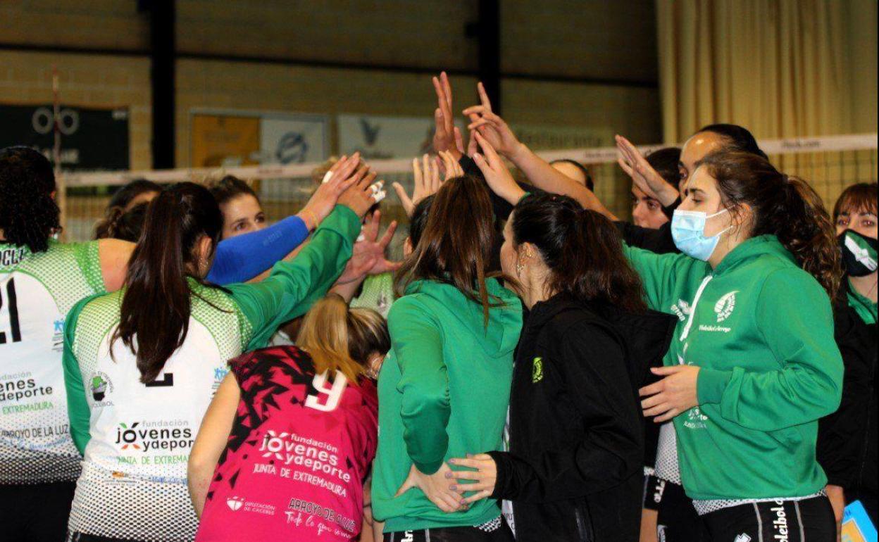 El Extremadura Arroyo defiende liderato en la cancha de uno de los favoritos, el RGC Covadonga gijonés