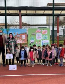 Imagen secundaria 2 - Grupos premiados. Arriba Infatil 5 años y debajo Primaria 2B e intanil 3 años. 