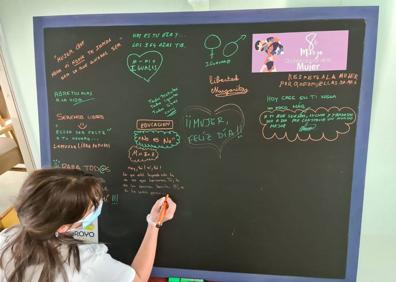 Imagen secundaria 1 - Pizarra en el Centro Infantil y en la residencia. 