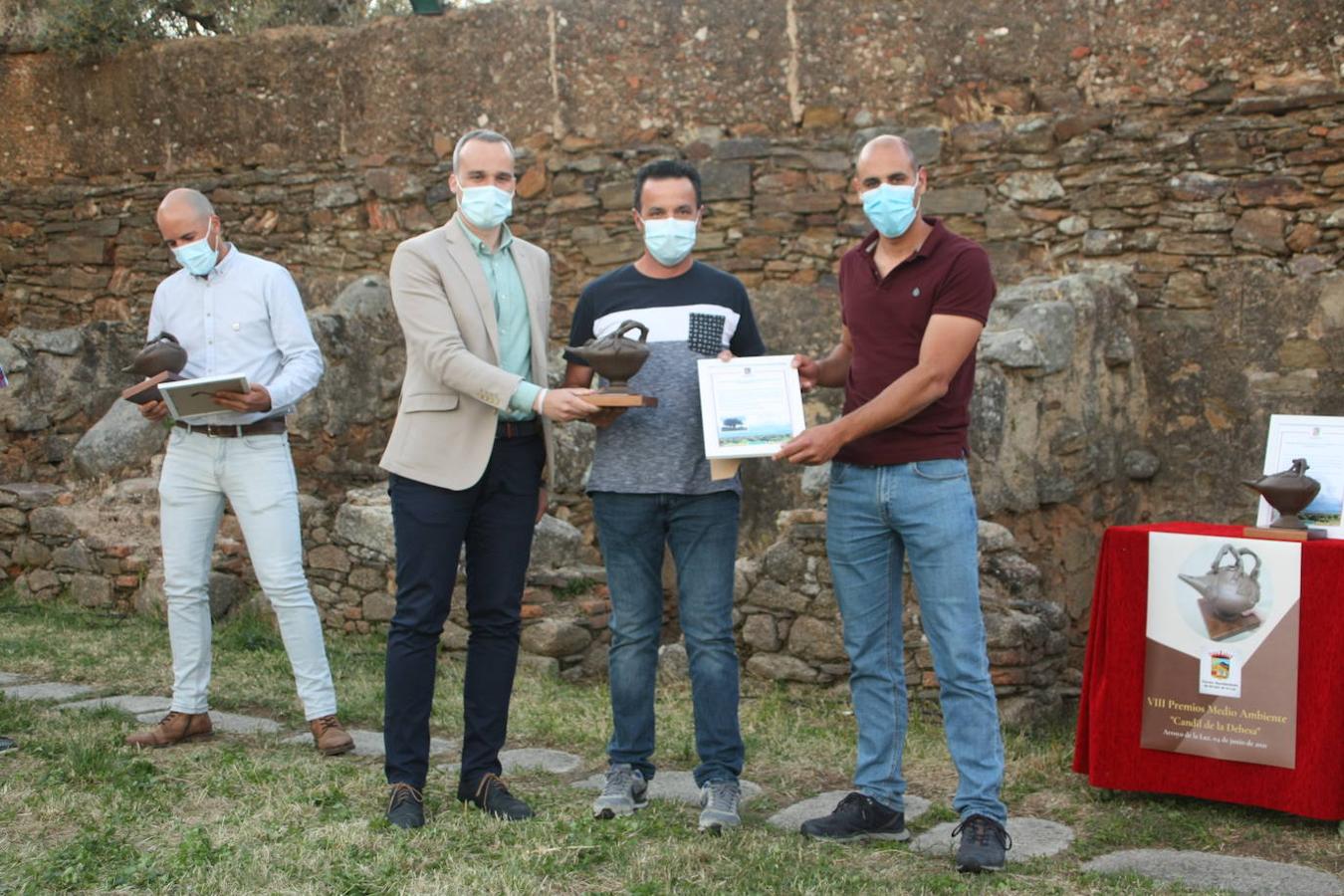 El Premio Local Candil de la Dehesa fue para las asociaciones de pesca de la localidad; Club de Pesca Deportiva 'Las Pasaderas', que recogió el premio su secretario- tesorero Miguel Aparicio. Sociedad Municipal de Pescadores 'Coto Molano-Pontones', que recogió el premio su secretario Miguel Ángel Castaño, y Sociedad Municipal de Pescadores 'Charca Grande- Chica', que recogieron el premio, el secretario, Rafael Peco