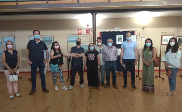 Asistentes a la inauguración. 