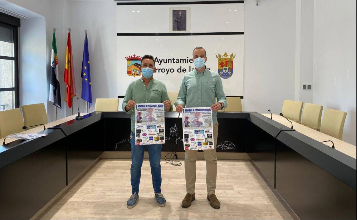 El alcalde Carlos Caro y Lázaro Molano Moreno durante la presentación del evento. 