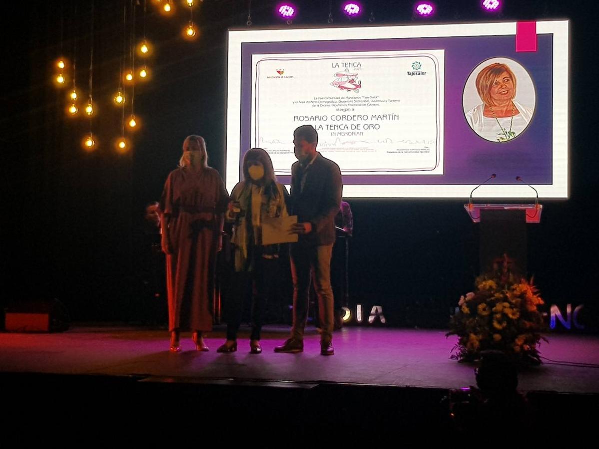 Foto de familia de los premiados y autoridades. 