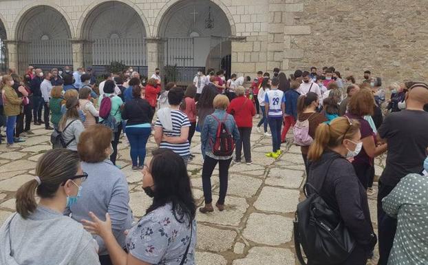 Rifa y subasta de los chicos de primero de bachillerato. 