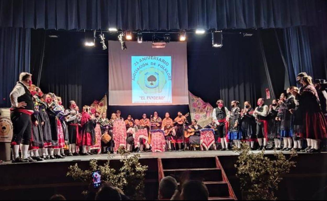 Ambos grupos tras el concierto. 