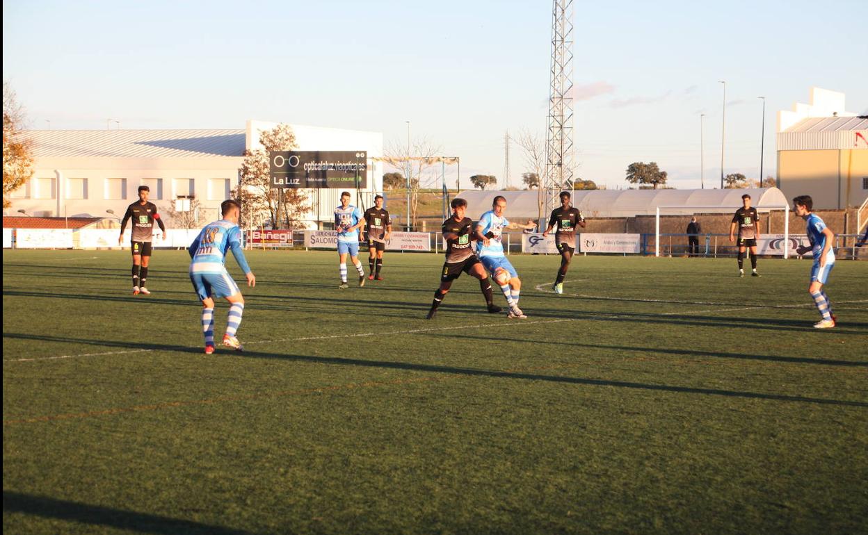 Un momento del partido frente al Extremadura el pasado 28 de noviembre en que el Arroyo ganó 2-0, 