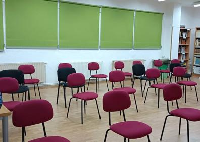 Imagen secundaria 1 - Sala de vacunación en la biblioteca del centro.