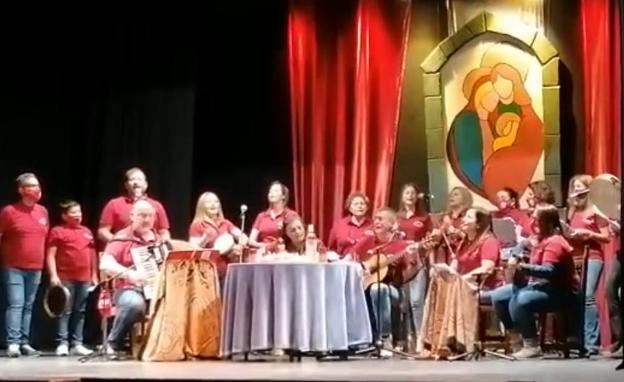 El Pandero, alrededor de una mesa camilla, cerró la gala de este año. 