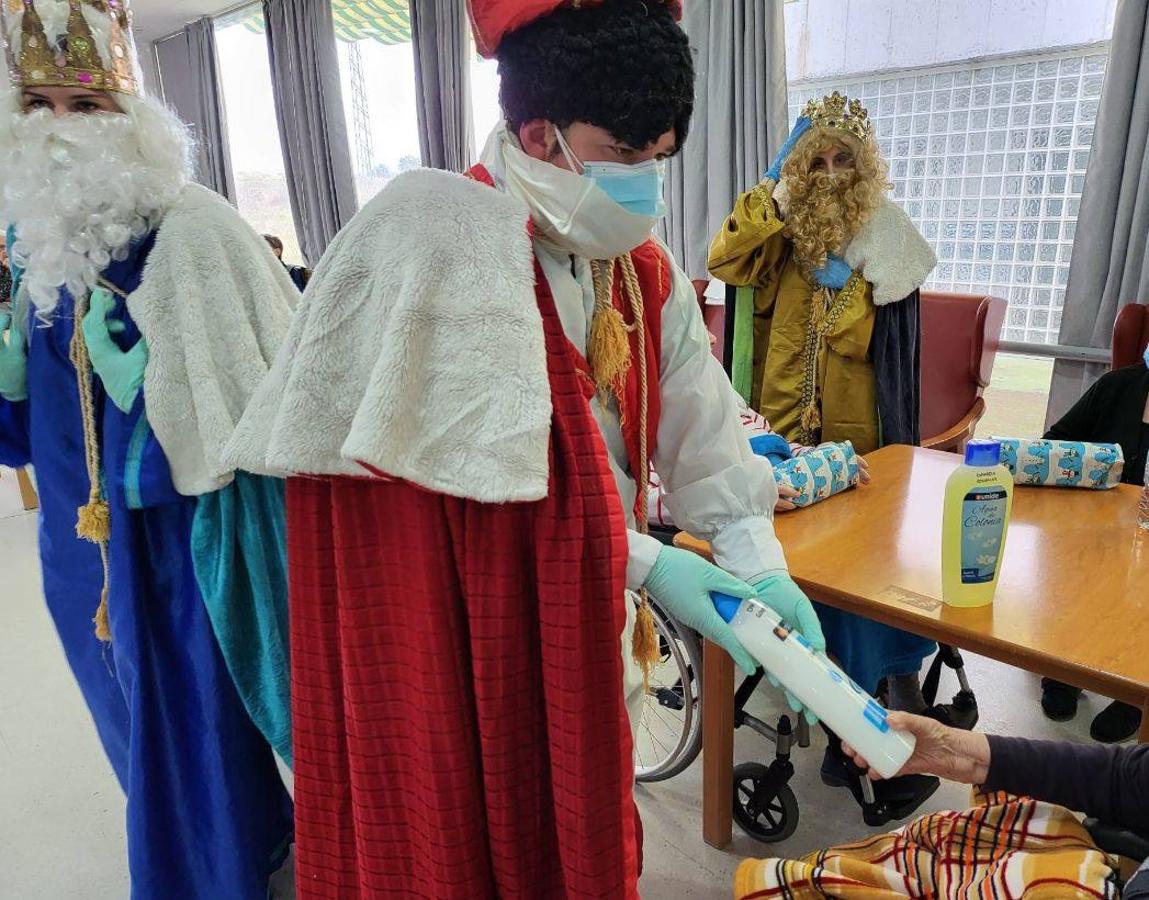 Los Reyes Magos visitaron la Residencia de Mayores Virgen de la Luz.