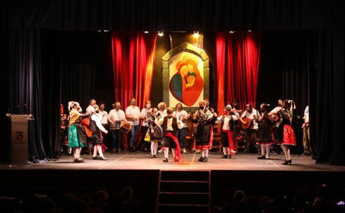 Escuela de baile infantil El Harriero en la Gala de Navidad.
