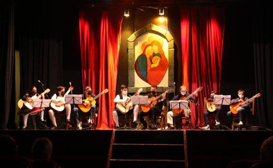 Ensemble de guitarras en la Gala de Navidad.