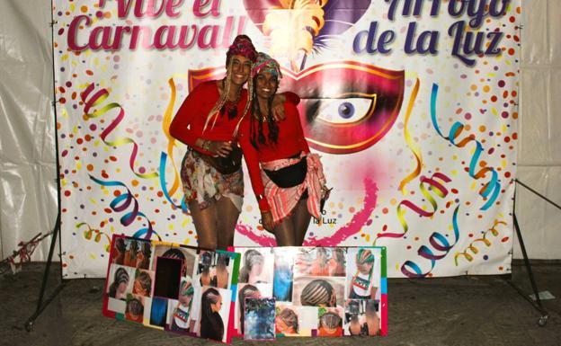 Imagen principal - 'Las morenitas que hacen trenzas en la playa', 'Dinosaurios' y 'Maluma'. 