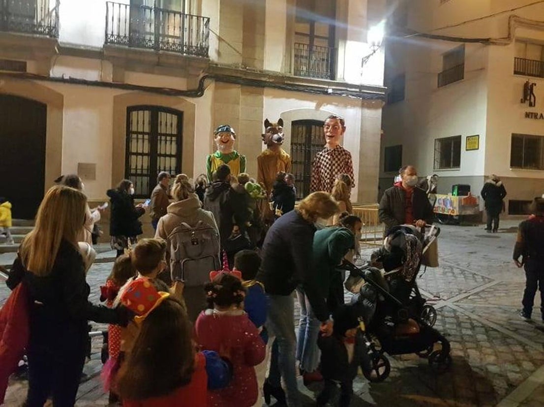 Desfile de adultos.