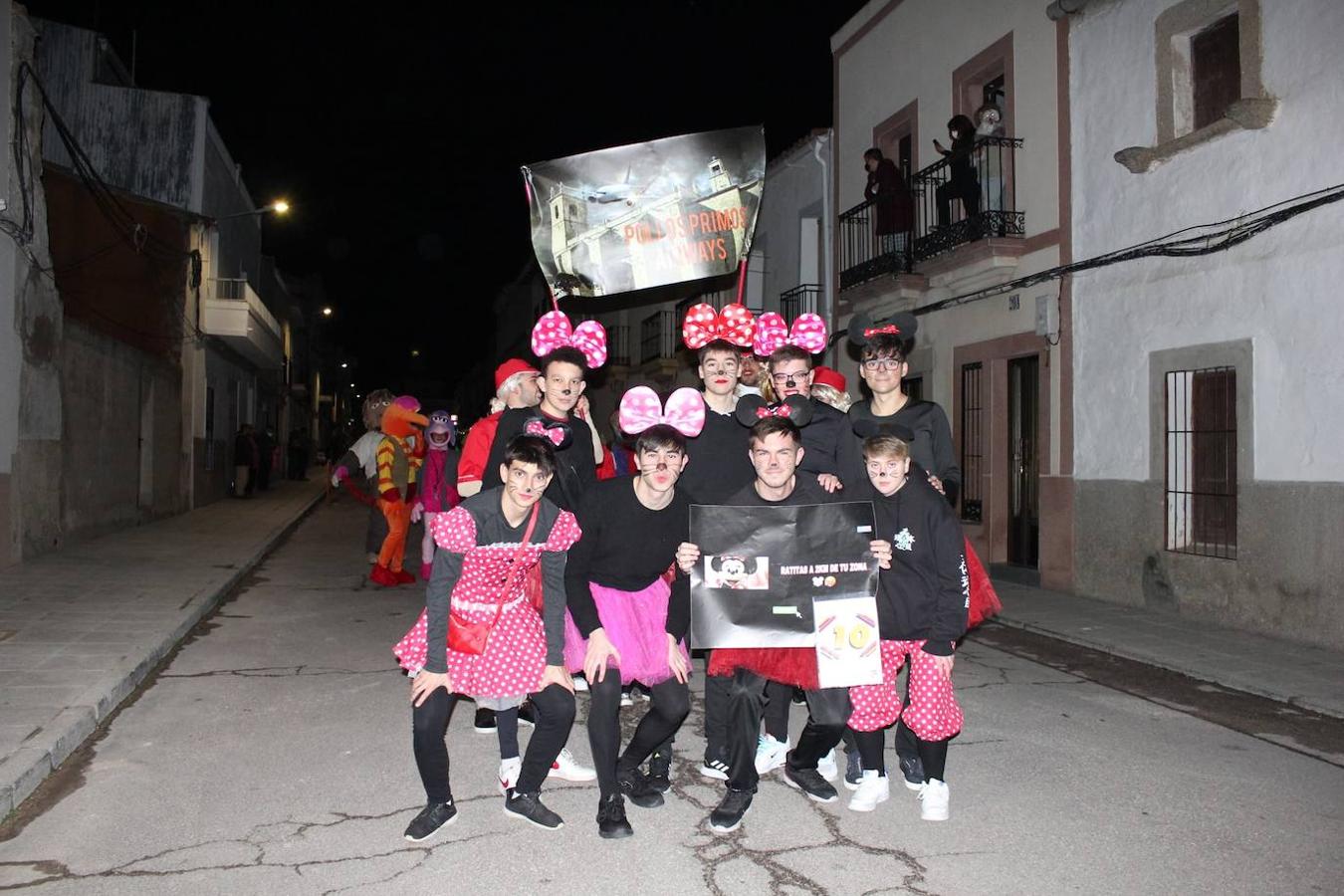 Desfile de adultos.