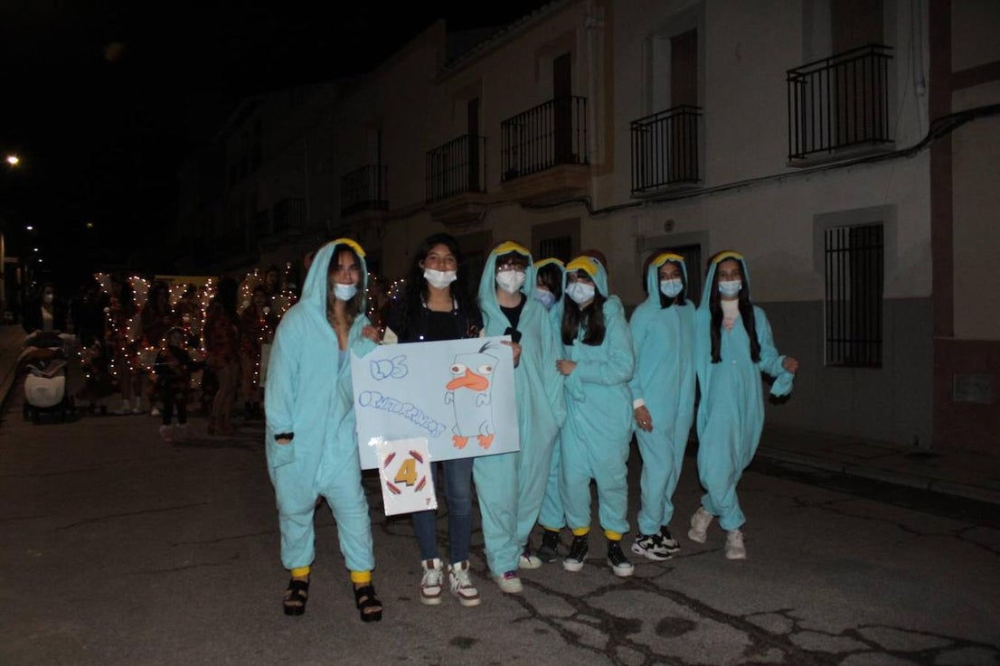 Desfile de adultos.
