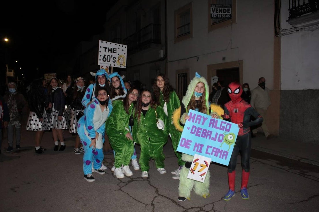 Desfile de adultos.