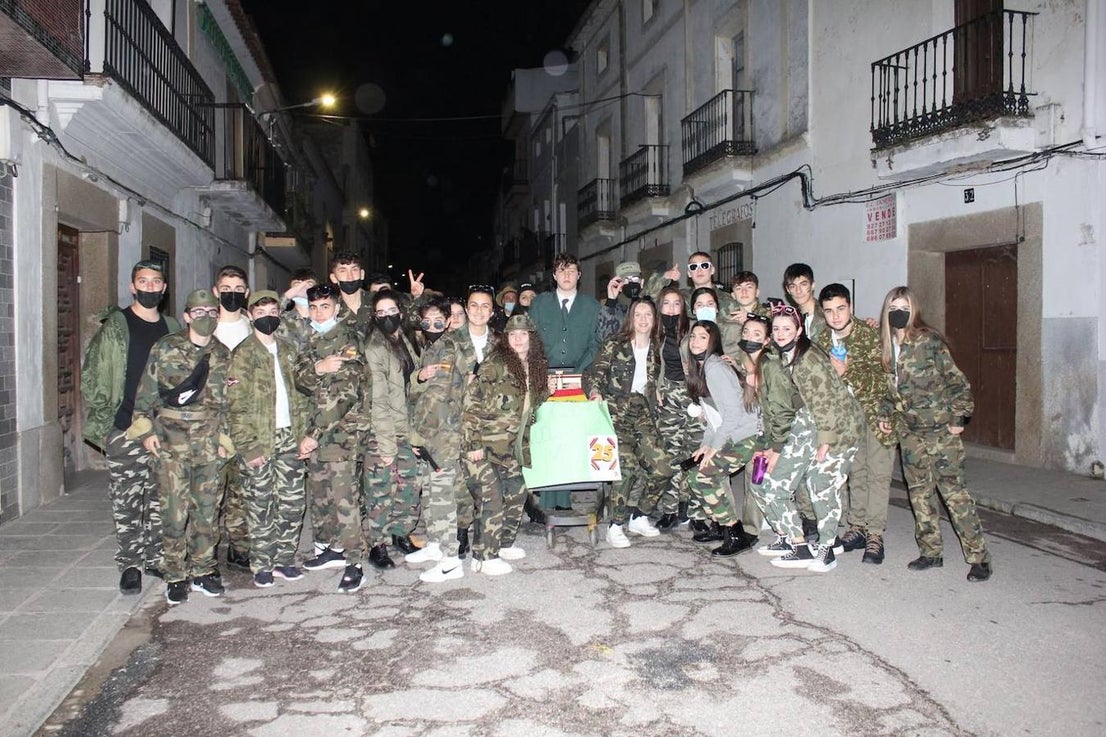 Desfile de adultos.