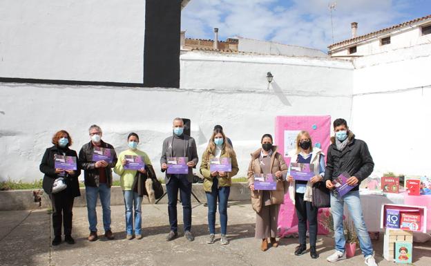 Imagen principal - Arroyo de la Luz conmemora el Día Internacional de la Mujer