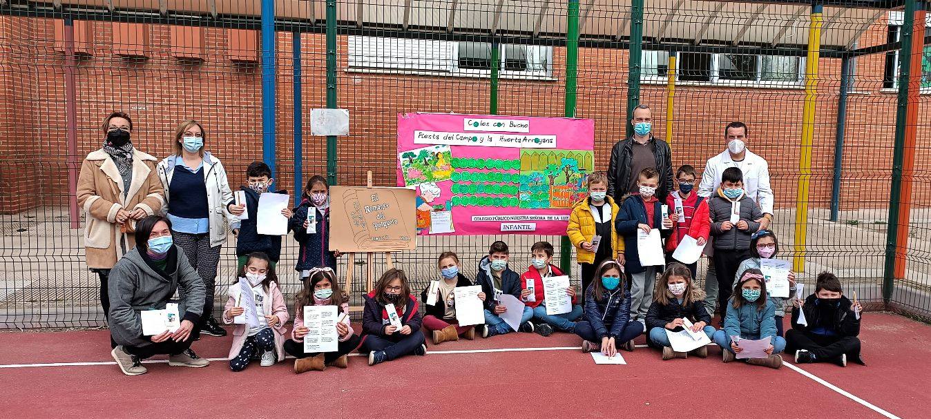 Imagen principal - Entregados en el CEIP Ntra. Sra. de la Luz los premios del II Concurso Escolar 'De las Huertas Arroyanas a Fiesta Gastronómica'