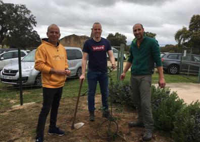Imagen secundaria 1 - El Centro de Interpretación cuenta con un nuevo huerto ecológico gracias a la actividad 'La Botica de la Dehesa'