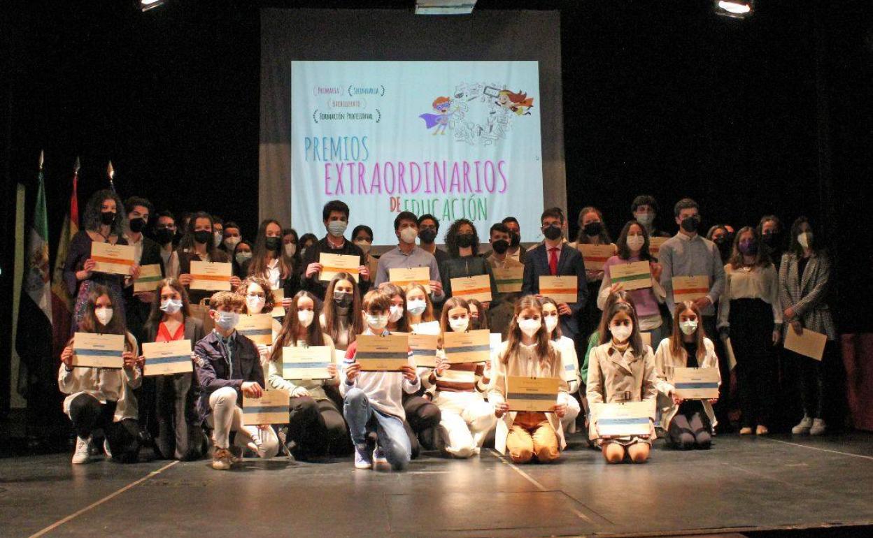 Foto de familia tras la entrega de premios. 