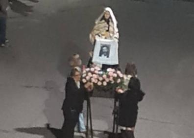 Imagen secundaria 1 - Arroyo sale para la procesión del Jueves Santo