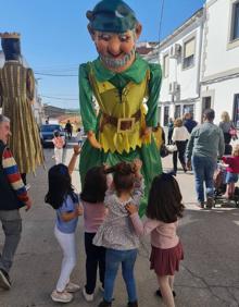 Imagen secundaria 2 - Gigantes y Cabezudos. 