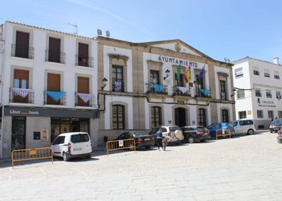 Imagen secundaria 1 - Los arroyanos arropan a su patrona durante la bajada